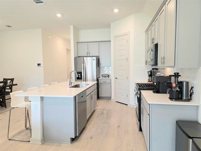 2041 Rosin Jaw WALK, Leander, TX 78641