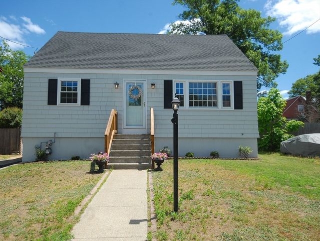 12 Edgewood Rd, Billerica, MA 01821