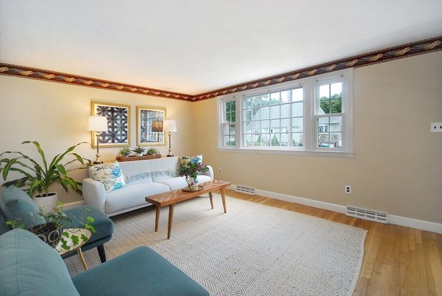 12 Edgewood Rd, Billerica, MA 01821