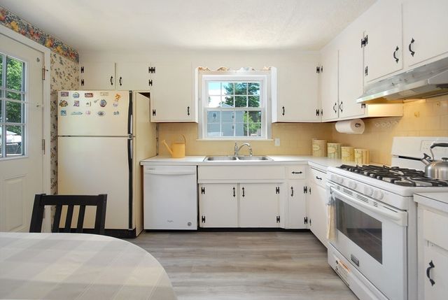 12 Edgewood Rd, Billerica, MA 01821