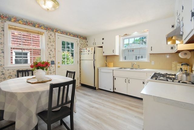 12 Edgewood Rd, Billerica, MA 01821