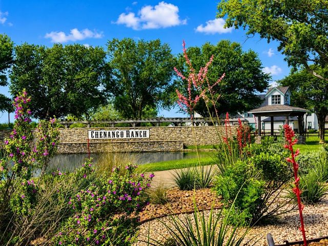 443 Lakeview Drive, Angleton, TX 77515