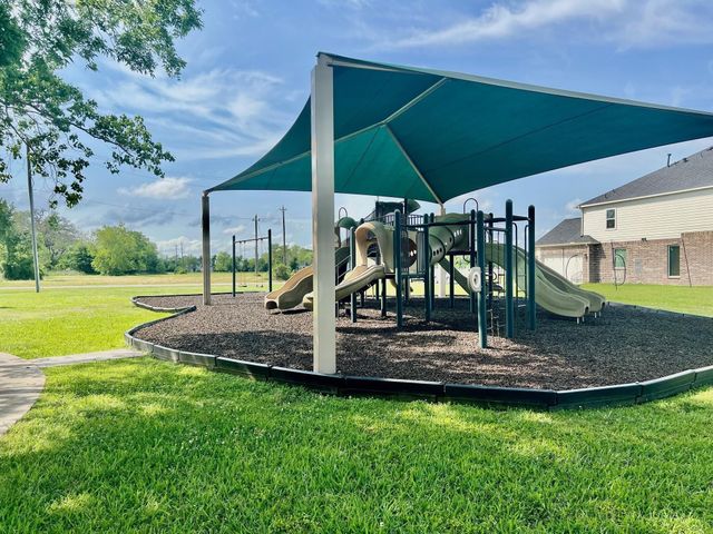 443 Lakeview Drive, Angleton, TX 77515