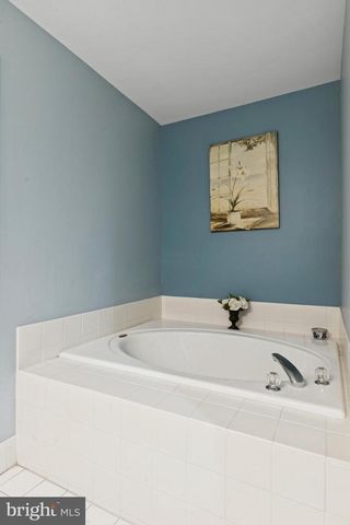 806 HINCHLEY RUN, West Chester, PA 19382