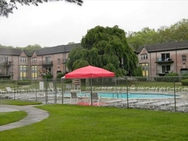 109 Oak Ln 6, Brockton, MA 02301