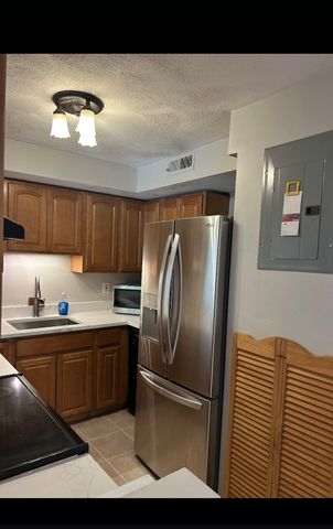 109 Oak Ln 6, Brockton, MA 02301