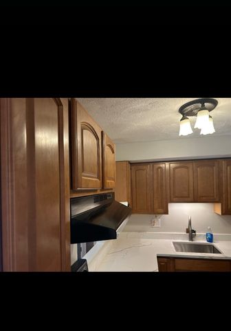 109 Oak Ln 6, Brockton, MA 02301