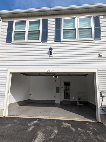2257 Georgetown Circle, Aurora, IL 60503
