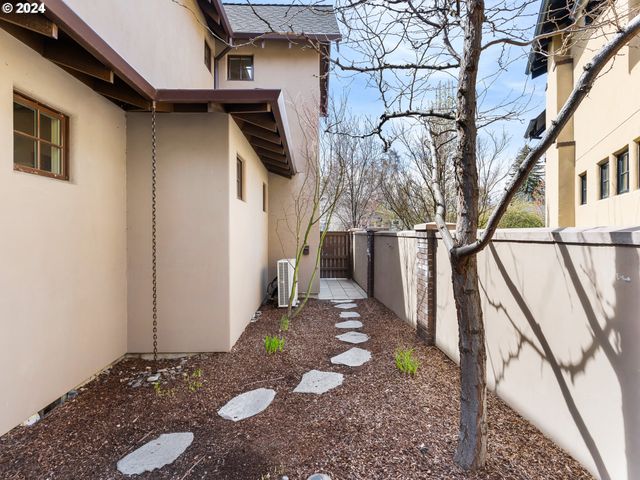 1506 Nw AWBREY Rd, Bend, OR 97703