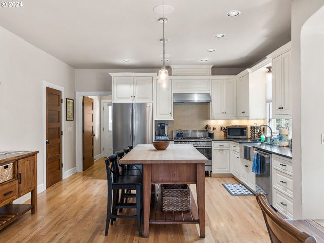 1506 Nw AWBREY Rd, Bend, OR 97703