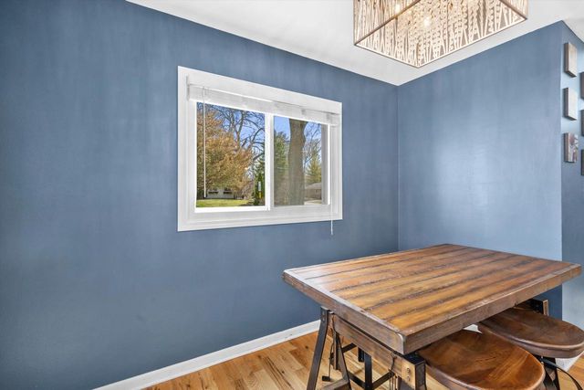 714 Montclaire AVENUE, Glendale, WI 53217