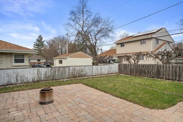 714 Montclaire AVENUE, Glendale, WI 53217
