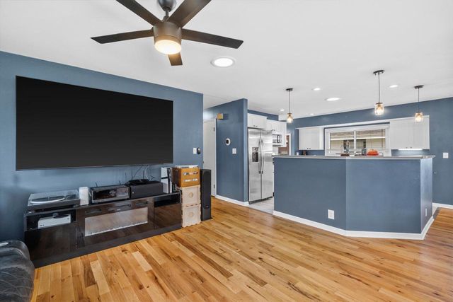 714 Montclaire AVENUE, Glendale, WI 53217