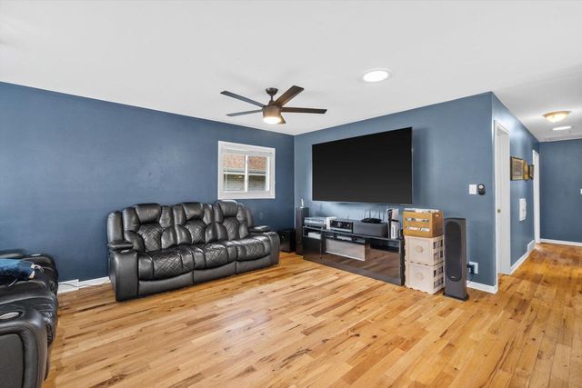 714 Montclaire AVENUE, Glendale, WI 53217