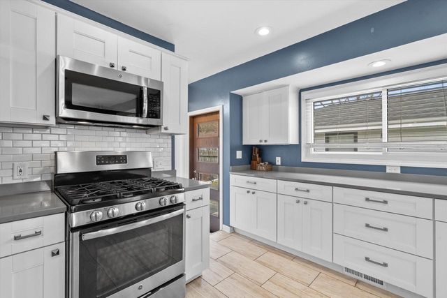 714 Montclaire AVENUE, Glendale, WI 53217