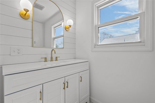 176 Horse Neck Road, Warwick, RI 02889