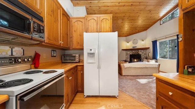 25172 Moon Drive, Crestline, CA 92325