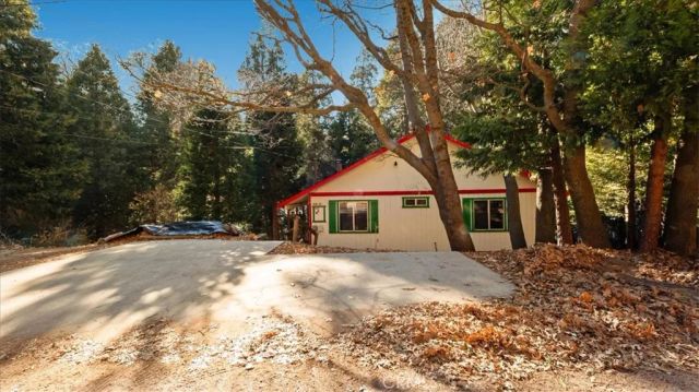 25172 Moon Drive, Crestline, CA 92325