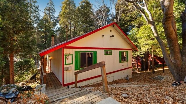 25172 Moon Drive, Crestline, CA 92325