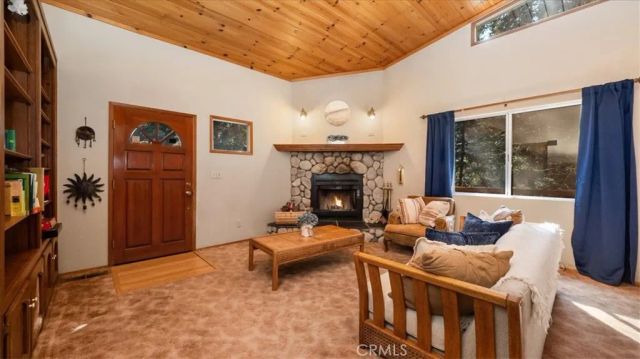 25172 Moon Drive, Crestline, CA 92325