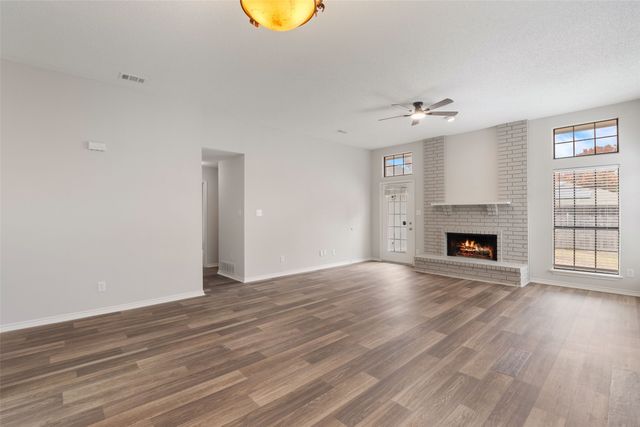 983 Downey Drive, Lewisville, TX 75067