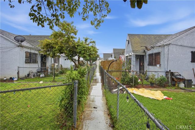 406 E Rosecrans, Compton, CA 90221