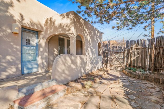 625 Don Felix, Santa Fe, NM 87501