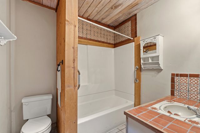 625 Don Felix, Santa Fe, NM 87501