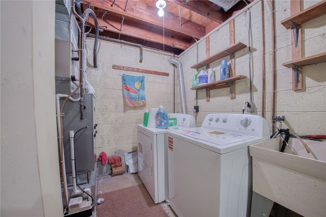 716 Monroe Ave, California, PA 15417