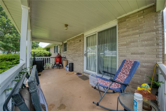 716 Monroe Ave, California, PA 15417