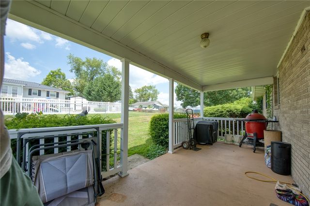 716 Monroe Ave, California, PA 15417