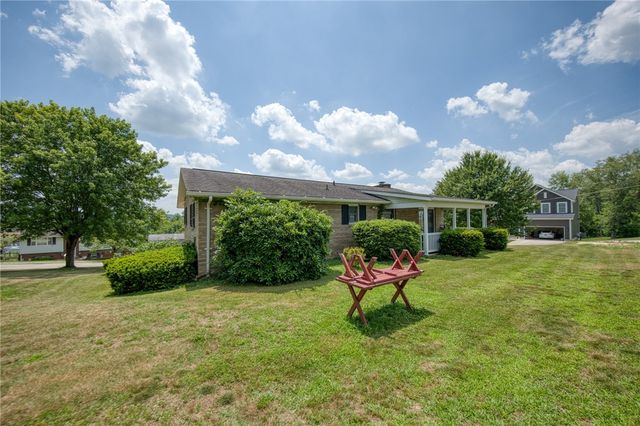 716 Monroe Ave, California, PA 15417