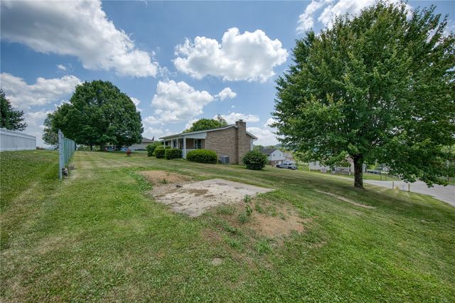 716 Monroe Ave, California, PA 15417