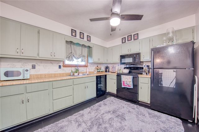 716 Monroe Ave, California, PA 15417