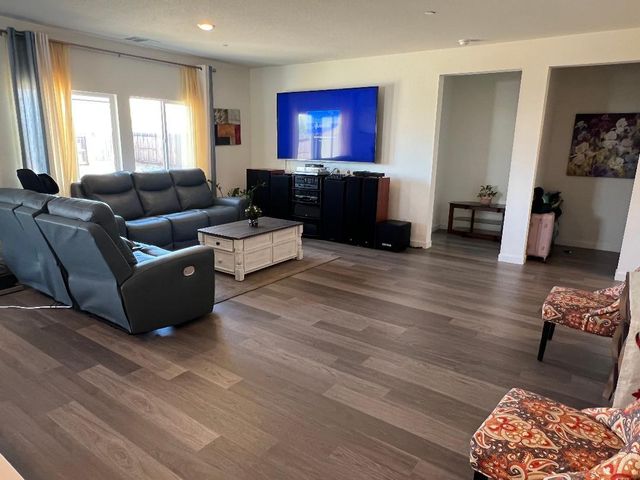 4910 Starfruit Ct, Roseville, CA 95747