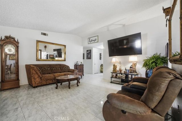 15235 Newmont, Lancaster, CA 93535