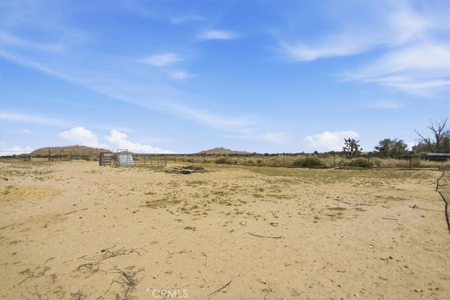 15235 Newmont, Lancaster, CA 93535