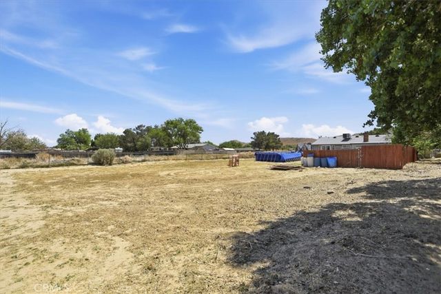 15235 Newmont, Lancaster, CA 93535