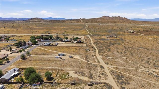 15235 Newmont, Lancaster, CA 93535