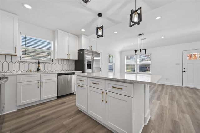 512 W Jefferson Street, Brenham, TX 77833