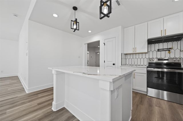 512 W Jefferson Street, Brenham, TX 77833