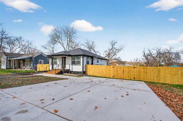 512 W Jefferson Street, Brenham, TX 77833