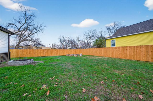 512 W Jefferson Street, Brenham, TX 77833