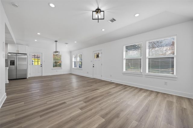 512 W Jefferson Street, Brenham, TX 77833