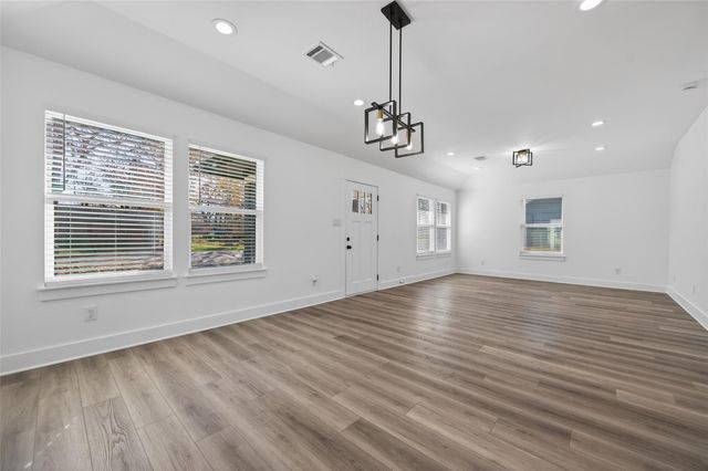 512 W Jefferson Street, Brenham, TX 77833