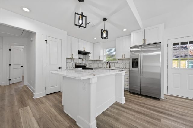 512 W Jefferson Street, Brenham, TX 77833