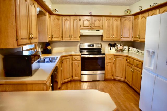 440 N Barker Avenue, Bolivar, MO 65613