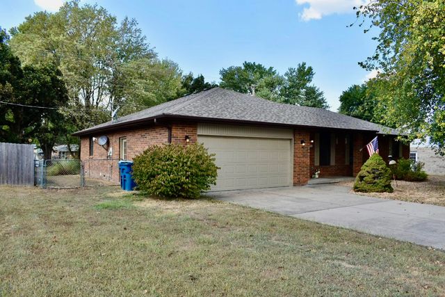 440 N Barker Avenue, Bolivar, MO 65613