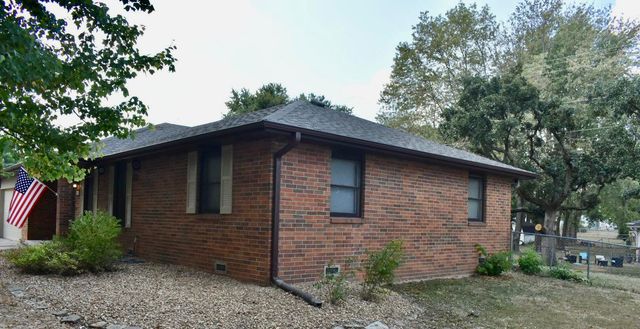 440 N Barker Avenue, Bolivar, MO 65613