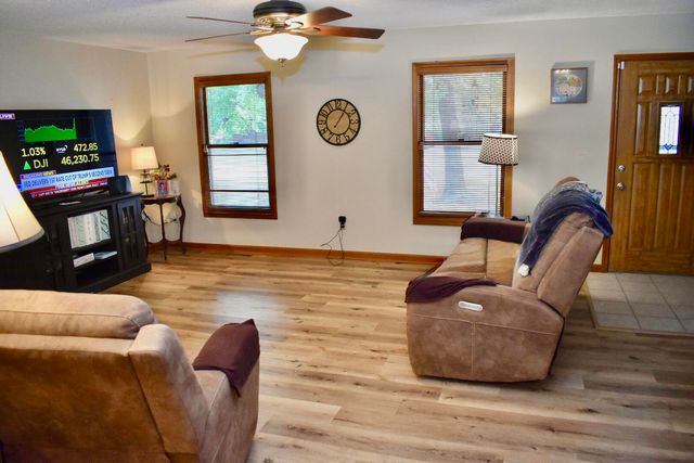 440 N Barker Avenue, Bolivar, MO 65613